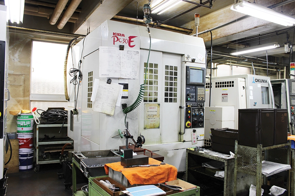 立型マシニングセンタ キラ　PC-30E